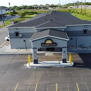 Days Inn By Wyndham Indianapolis East Post Road Exterior photo