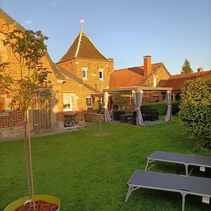 Au Repos De La Licorne Bed & Breakfast Gommegnies Exterior photo