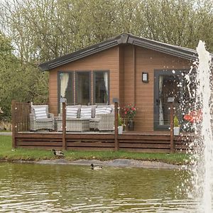 Loluke Lodge On The Lake Carnforth Exterior photo