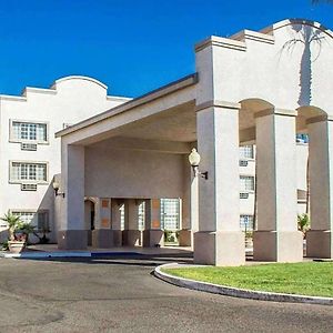 La Quinta Inn & Suites By Wyndham Safford Copper Valley Exterior photo