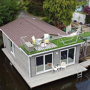 Tulana Taggs - Floating Home On Idyllic Island Hampton Hill Exterior photo