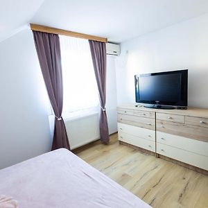 Apartmani Tomsic Darda Exterior photo