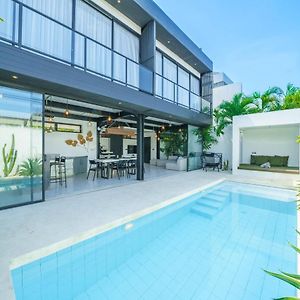 Villa Bali Townhouse 3 - Modern 2Br Villa With Pool - Perfect Location Canggu  Exterior photo