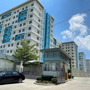 One Spatial Iloilo Two Bedroom Condominium Unit With Pool And Gym Exterior photo