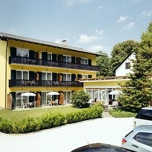 Pension Regia Bed & Breakfast Velden am Woerthersee Exterior photo