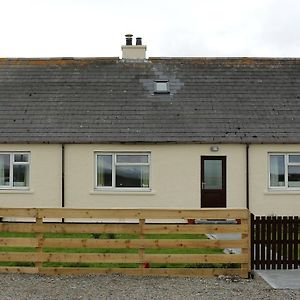 Stoneyfield South Cottage Stornoway  Room photo