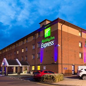 Holiday Inn Express Birmingham Oldbury, An Ihg Hotel Oldbury  Exterior photo