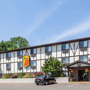 Super 8 By Wyndham Norwich Hotel Exterior photo