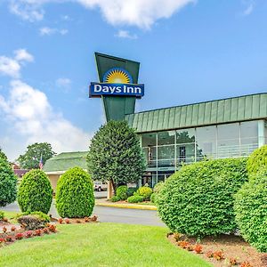 Days Inn By Wyndham Arlington/Washington Dc Exterior photo