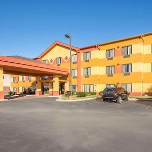 Quality Inn & Suites Midamerica Industrial Park Area Pryor Creek Exterior photo