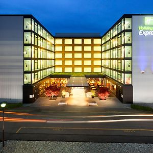 Holiday Inn Express Zuerich Airport, An Ihg Hotel Rumlang Exterior photo