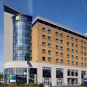 Holiday Inn Express London - Newbury Park, An Ihg Hotel Ilford Exterior photo