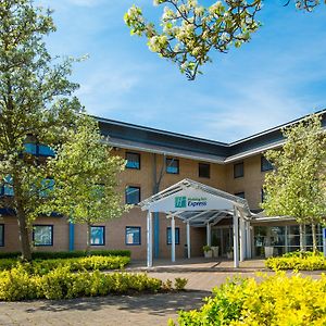 Holiday Inn Express Milton Keynes, An Ihg Hotel Exterior photo