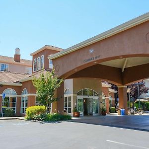 Hilton Garden Inn Napa Exterior photo