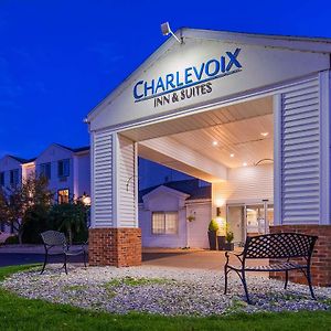 Charlevoix Inn & Suites Surestay Collection By Best Western Exterior photo