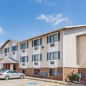 Super 8 By Wyndham Manhattan Ks Motel Exterior photo