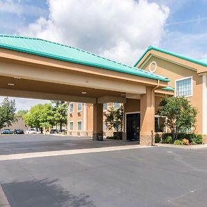 Quality Inn & Suites Alma Exterior photo