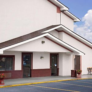 Super 8 Martinsburg Hotel Exterior photo