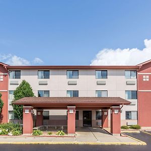 Super 8 By Wyndham St. Charles Hotel Saint Charles Exterior photo