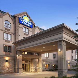 Days Inn & Suites By Wyndham Collingwood Exterior photo