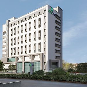 Holiday Inn Express Ahmedabad Prahlad Nagar, An Ihg Hotel Exterior photo