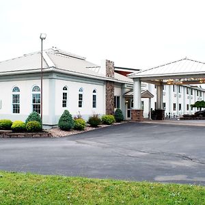 Travelodge By Wyndham Watertown Exterior photo