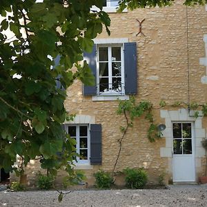 Le Prieure Bed & Breakfast Lezigne Exterior photo