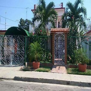 Hostal Casa Las Palmas Hotel Cienfuegos Exterior photo