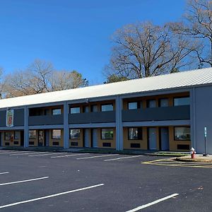 Super 8 By Wyndham Newport News Hotel Exterior photo