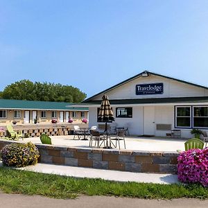 Travelodge By Wyndham Spirit Lake/Okoboji Exterior photo