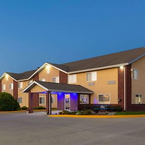 Baymont By Wyndham Fort Dodge Hotel Exterior photo