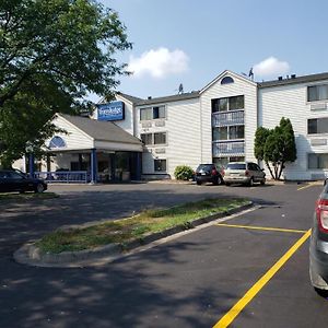 Travelodge By Wyndham Brooklyn Center Exterior photo