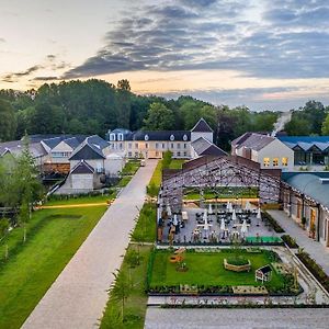 Le Grand Pavillon Chantilly Hotel Exterior photo