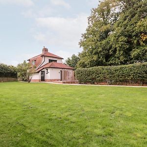 Barn Hoppitt Lodge London Exterior photo