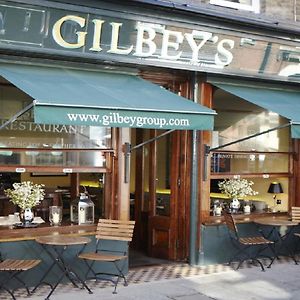 Gilbey'S Bar, Restaurant & Townhouse Bed & Breakfast Windsor Exterior photo