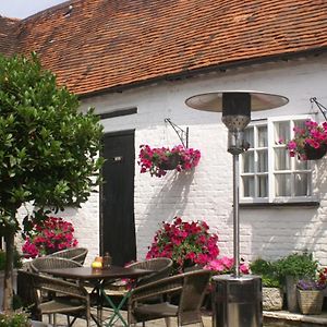 The Saracens Head Inn Amersham Exterior photo