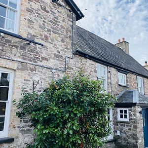 The Bluebell Country Inn, Crickhowell Exterior photo