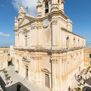 Palazzo 16Th Century Mdina, Opposite St Paul'S Cathedral By 360 Estates Apartment Exterior photo
