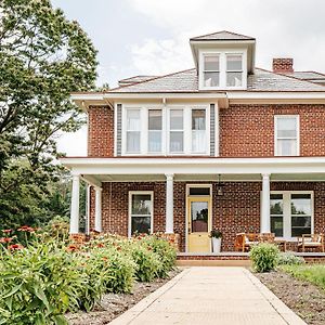 Camp Trapezium Hotel Amherst Exterior photo