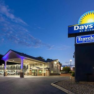 Days Inn By Wyndham Charles Town Exterior photo