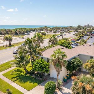 Coconut Cabana: Beachside Duplex with Outdoor Patios Villa Melbourne Exterior photo