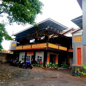 Pondok Wisata Syariah Deporiz Apartment Kadudampit Exterior photo