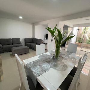 Casa Completa Con Aire Acondicionado, Calentador De Agua & Garaje Privado Apartment Palmira  Exterior photo