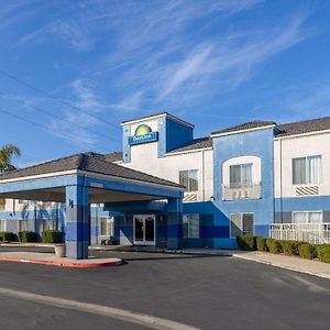 Days Inn By Wyndham Lathrop Exterior photo