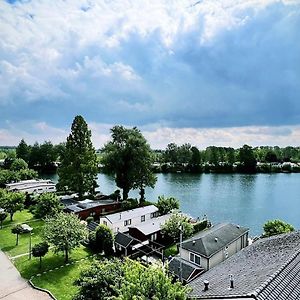 Recreatiepark De Markplas Hotel Opheusden Exterior photo