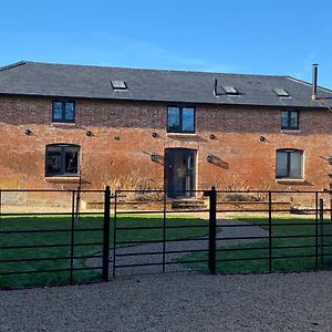 The Barn Villa Devizes Exterior photo