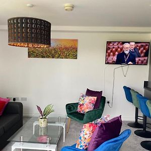 Contemporary, Cosy & Homely 2 Bed Apartment With High-Speed Wifi, Terrace & Free Parking Overlooking Stourbridge Common Park & Coldham'S Brook Cambridge  Exterior photo