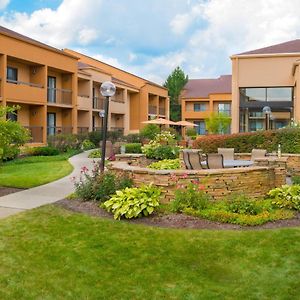 Courtyard Chicago Deerfield Hotel Exterior photo