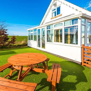 Woodlands by Greenstay: Luxury Cottage with Countryside Views Bodelwyddan Exterior photo