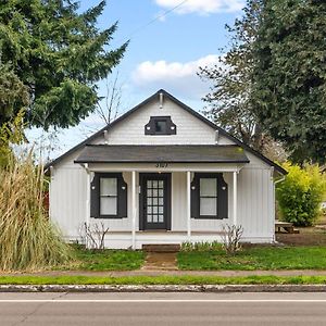 2-Bedroom Bungaloo Nestled Close To Urban Centers Vancouver Exterior photo